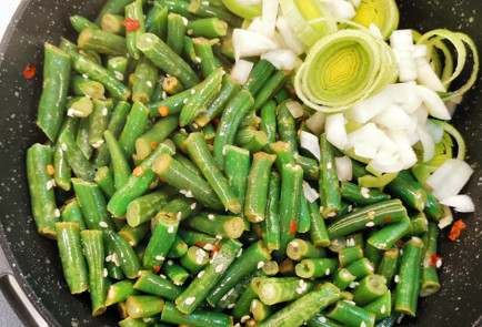 Фото шага рецепта Стручковая фасоль с сыром луком и чесноком 151764 шаг 9  