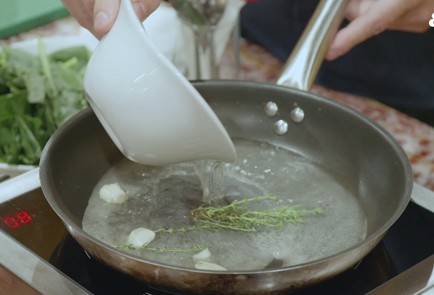 Фото шага рецепта Судак с соусом из белого вина 152741 шаг 6  