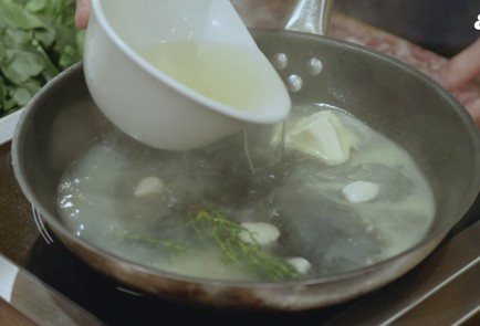 Фото шага рецепта Судак с соусом из белого вина 152741 шаг 7  