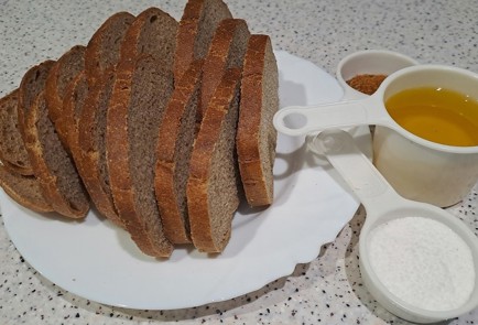 Фото шага рецепта Сухари в духовке из черного хлеба 190268 шаг 1  