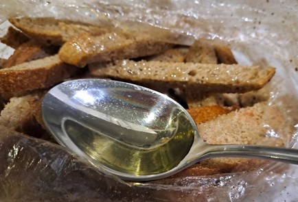 Фото шага рецепта Сухари в духовке из черного хлеба 190268 шаг 7  