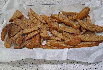 Фото шага рецепта Сухари в духовке из черного хлеба 190268 шаг 9  