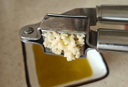 Фото шага рецепта Сухарики домашние из чиабатты с чесноком 190351 шаг 7  