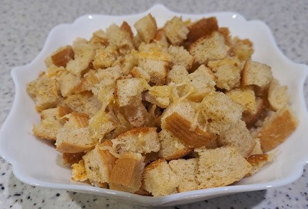 Фото шага рецепта Сухарики из белого батона с твердым сыром запеченные в духовке 188245 шаг 10