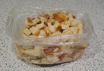 Фото шага рецепта Сухарики из белого батона с твердым сыром запеченные в духовке 188245 шаг 4