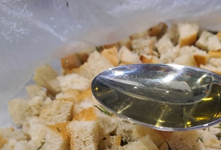 Фото шага рецепта Сухарики из белого батона с твердым сыром запеченные в духовке 188245 шаг 5