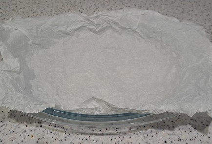 Фото шага рецепта Закуска к пиву из черного хлеба и кетчупа 190264 шаг 3  