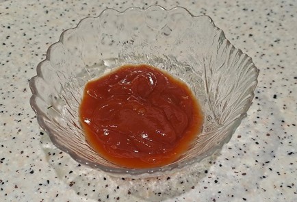 Фото шага рецепта Закуска к пиву из черного хлеба и кетчупа 190264 шаг 4  