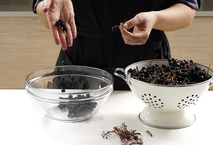 Фото шага рецепта Сухое варенье из черноплодной рябины 152739 шаг 1  