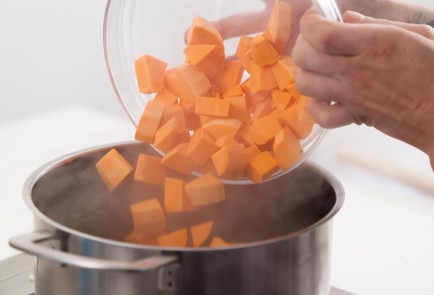 Фото шага рецепта Суп из батата с кленовым сиропом 30701 шаг 2  