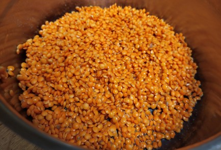 Фото шага рецепта Суп из чечевицы с копчеными ребрышками 188945 шаг 1  