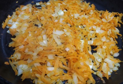 Фото шага рецепта Суп из чечевицы с копчеными ребрышками 188945 шаг 6  