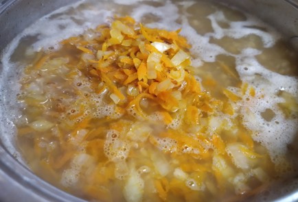 Фото шага рецепта Суп из чечевицы с копчеными ребрышками 188945 шаг 7  