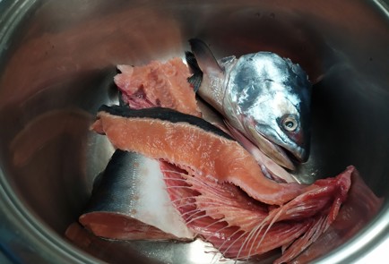 Фото шага рецепта Суп из форели 191159 шаг 1  