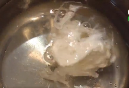 Фото шага рецепта Суп из краснокочанной капусты с яйцом пашот и копченой уткой 36683 шаг 4  