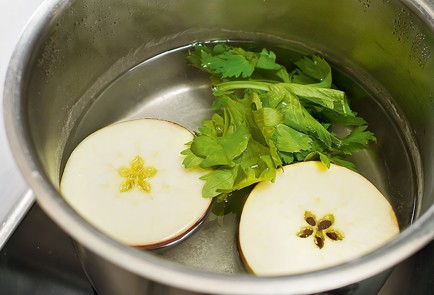 Фото шага рецепта Суп из красной рыбы с яблоками 30305 шаг 1  