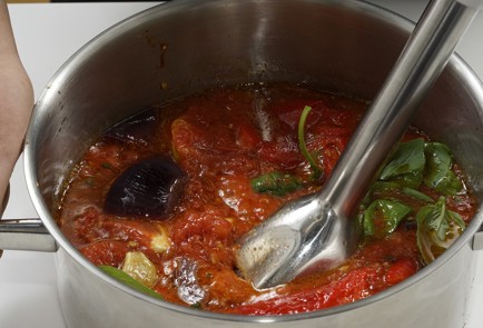 Фото шага рецепта Суп из сладкого перца с печеным чесноком 152996 шаг 10  