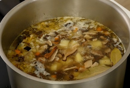 Фото шага рецепта Суп из сушеных грибов 80842 шаг 10