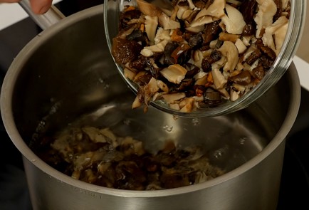 Фото шага рецепта Суп из сушеных грибов 80842 шаг 4