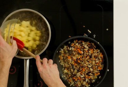 Фото шага рецепта Суп из сушеных грибов 80842 шаг 8