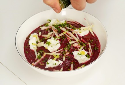 Фото шага рецепта Суп из свеклы с козьим сыром 93383 шаг 4  