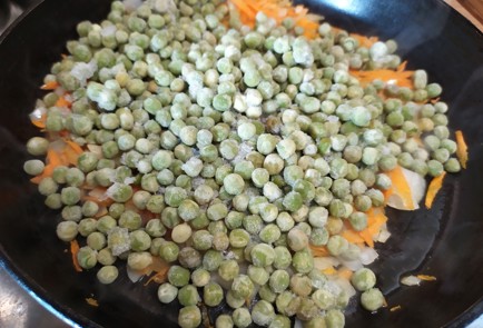 Фото шага рецепта Супкрем из зеленого горошка 189455 шаг 5  