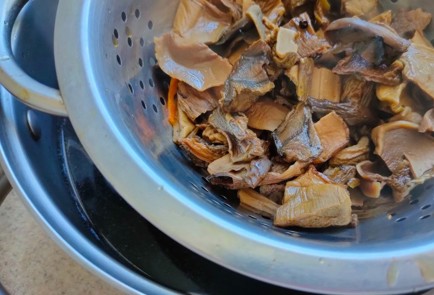 Фото шага рецепта Суппюре из сушеных лесных грибов 189132 шаг 6  