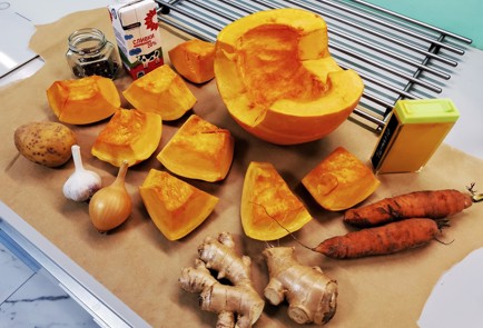 Фото шага рецепта Суппюре из тыквы с карри 140312 шаг 1  