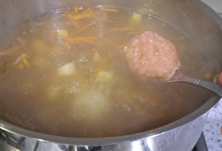 Фото шага рецепта Суп с фрикадельками на мясном бульоне 187037 шаг 10  