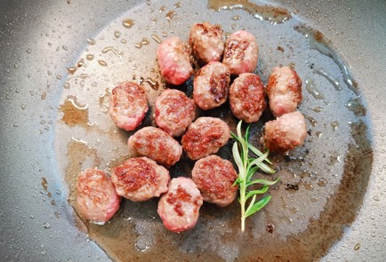 Фото шага рецепта Суп с фрикадельками 188919 шаг 3  