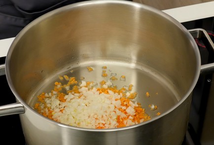 Фото шага рецепта Рыбный суп из консервов горбуши 126610 шаг 1  