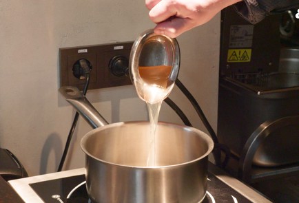 Фото шага рецепта Суп с курицей тандури и кокосовыми сливками 175628 шаг 1  