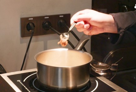 Фото шага рецепта Суп с курицей тандури и кокосовыми сливками 175628 шаг 3  