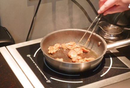 Фото шага рецепта Суп с курицей тандури и кокосовыми сливками 175628 шаг 6  