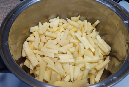 Фото шага рецепта Суп с тушенкой 190708 шаг 1  