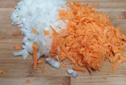 Фото шага рецепта Суп с тушенкой 190708 шаг 2  