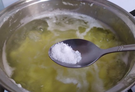 Фото шага рецепта Суп с тушенкой 190708 шаг 4  