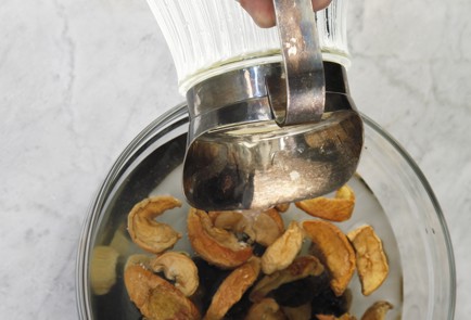 Фото шага рецепта Суп с угрем семьи Грейджой 69012 шаг 2  