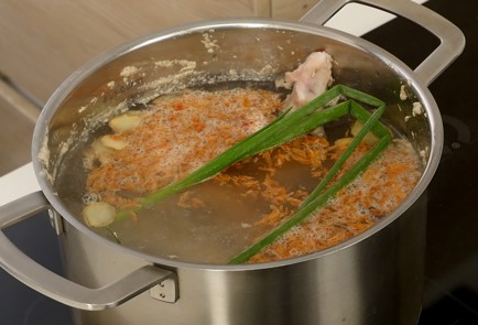 Фото шага рецепта Суп с вонтонами 125674 шаг 1  