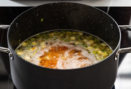 Фото шага рецепта Суп со щавелем 188793 шаг 9  