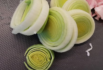 Фото шага рецепта Суп  солянка с курицей 175543 шаг 3  