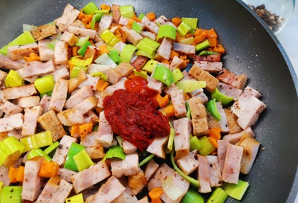 Фото шага рецепта Суп солянка 188490 шаг 7  