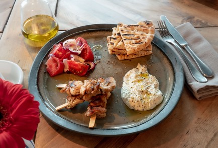 Фото шага рецепта Сувлаки из курицы с дзадзики 140926 шаг 5  