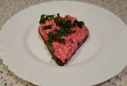 Фото шага рецепта Салат из свеклы с плавленым сыром 190622 шаг 13  