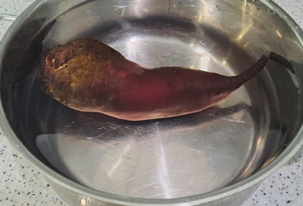 Фото шага рецепта Салат из свеклы с плавленым сыром 190622 шаг 2  