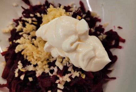 Фото шага рецепта Свекольночесночный салат 175512 шаг 6  