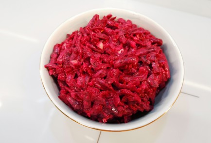 Фото шага рецепта Свекольночесночный салат 175512 шаг 9  