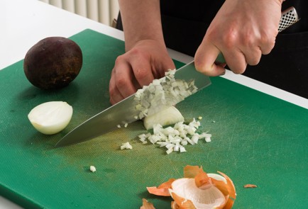 Фото шага рецепта Свекольное ризотто с маринованным тофу 152046 шаг 2