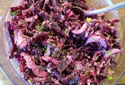 Фото шага рецепта Свекольный салат 191010 шаг 15  