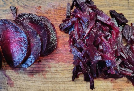 Фото шага рецепта Свекольный салат 191010 шаг 5  